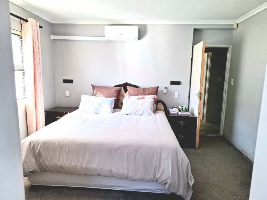 4 Bedroom Property for Sale in Oakdale Western Cape